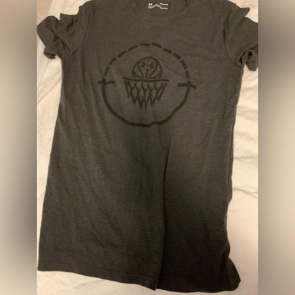 Men’s under armor basketball tee